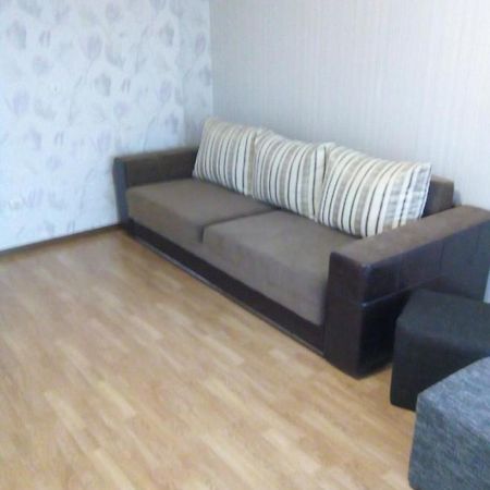Квартира В Районі Автовокзалу Поряд Обллікарня Rivne Buitenkant foto