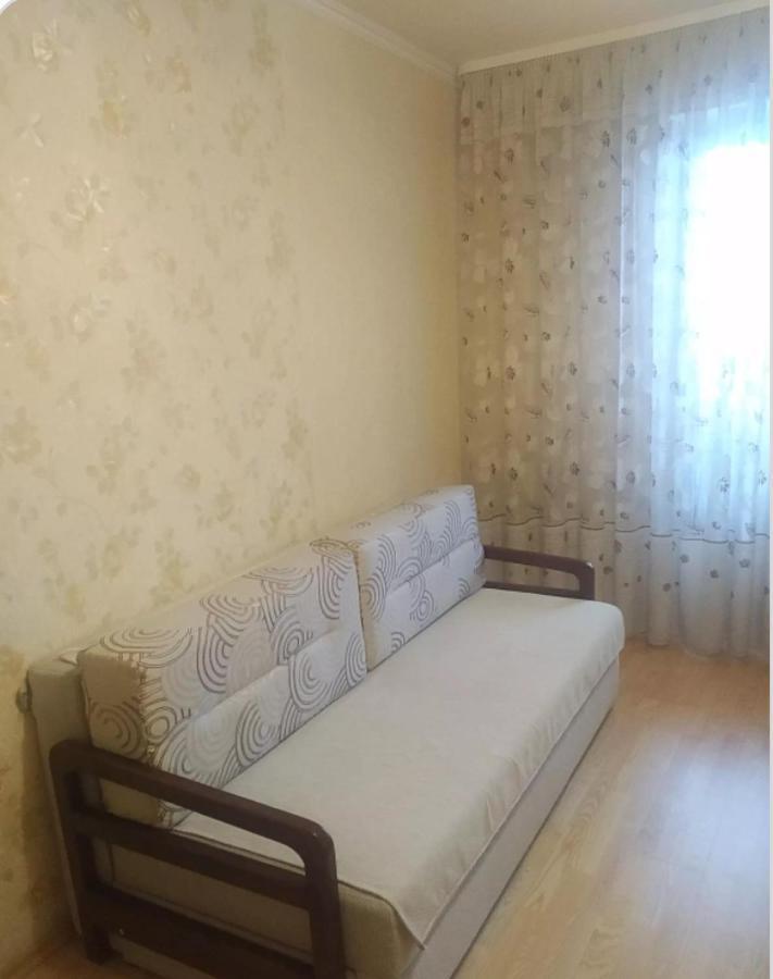 Квартира В Районі Автовокзалу Поряд Обллікарня Rivne Buitenkant foto